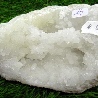Géode  Cristal de Roche (16) 226 g