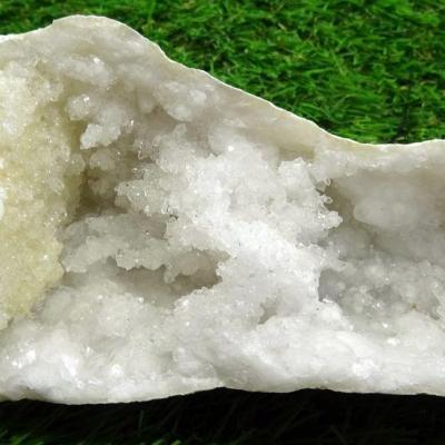 Géode  Cristal de Roche (31) 344 g