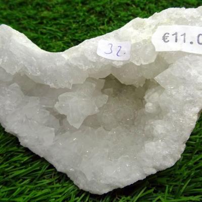 Géode  Cristal de Roche (32) 316 g