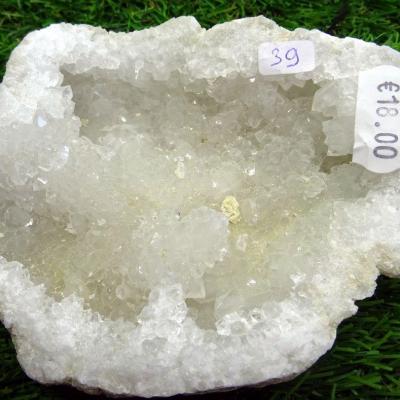 Géode  Cristal de Roche (39) 334 g