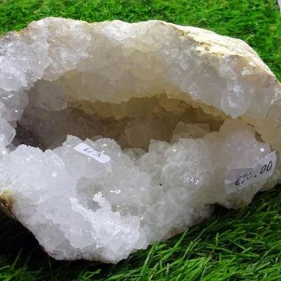 Géode  Cristal de Roche (43) 935 g