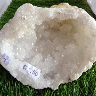 Géode  Cristal de Roche (54) 545 g