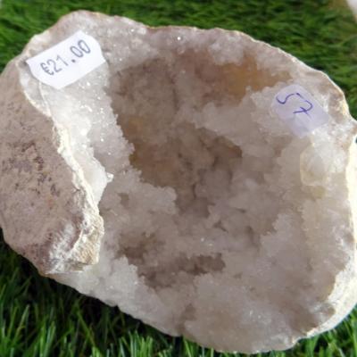 Géode  Cristal de Roche (57) 558 g