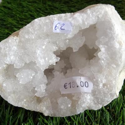 Géode  Cristal de Roche (62) 580 g