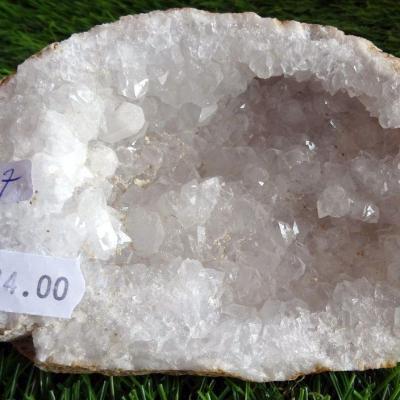 Géode  Cristal de Roche (67) 375 g